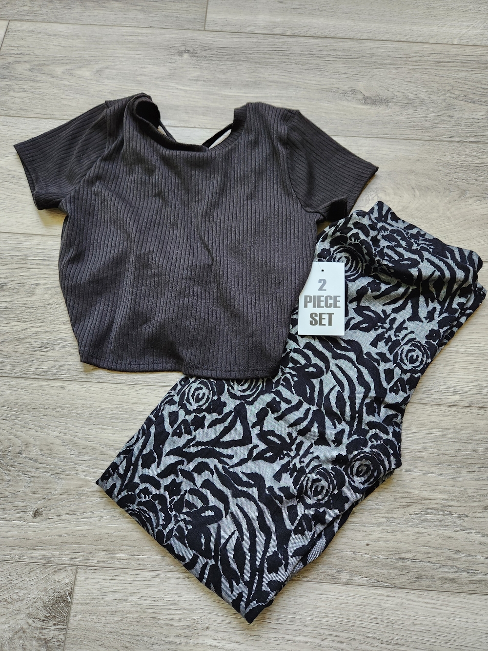 Lunachix Two Piece Set Womens Medium Black Floral Leggings Cropped Top Nwt